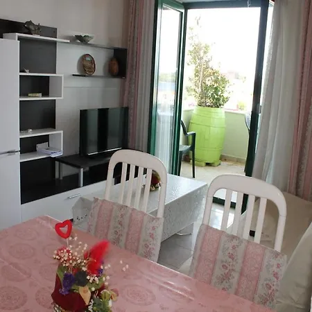 In With Sea View, Balcony, Air Conditioning, Wi-fi كالي