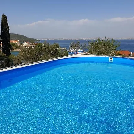 شقة In With Sea View, Balcony, Air Conditioning, Wi-fi كالي